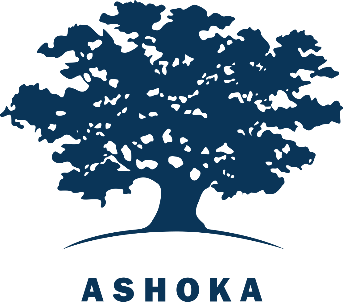 Logo Ashoka — drzewo i napis ASHOKA