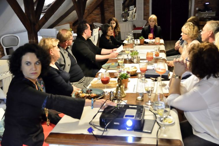 Urmi Basu podczas spotkania w klubie Rotary Warszawa-Belweder