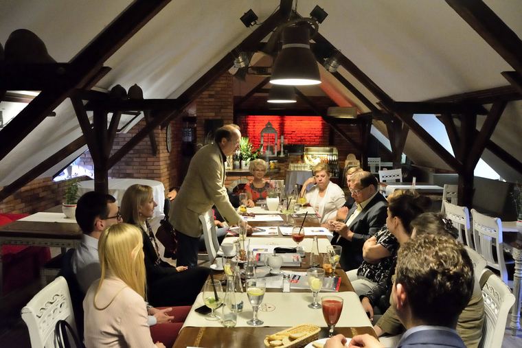 Ryszard Kalisz podczas spotkania w klubie Rotary Warszawa-Belweder