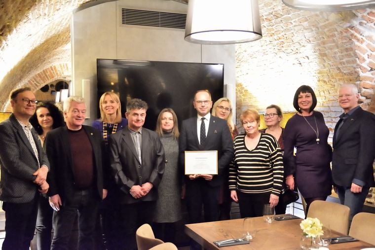 Michał Szczerba podczas spotkania w klubie Rotary Warszawa-Belweder